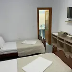 The White Πανσιόν