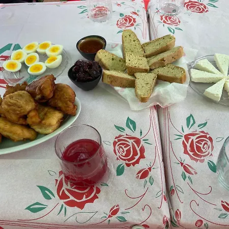 The White بيت ضيافة Bogove