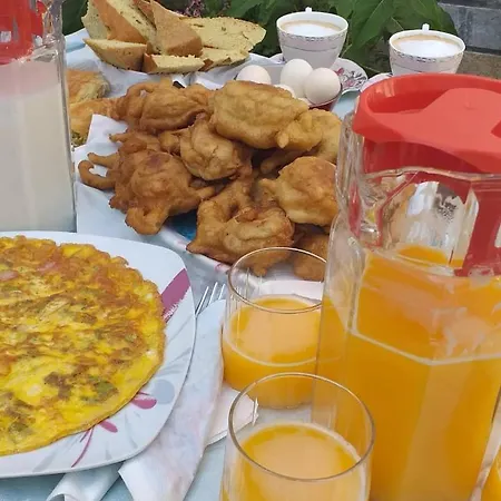 The White بيت ضيافة